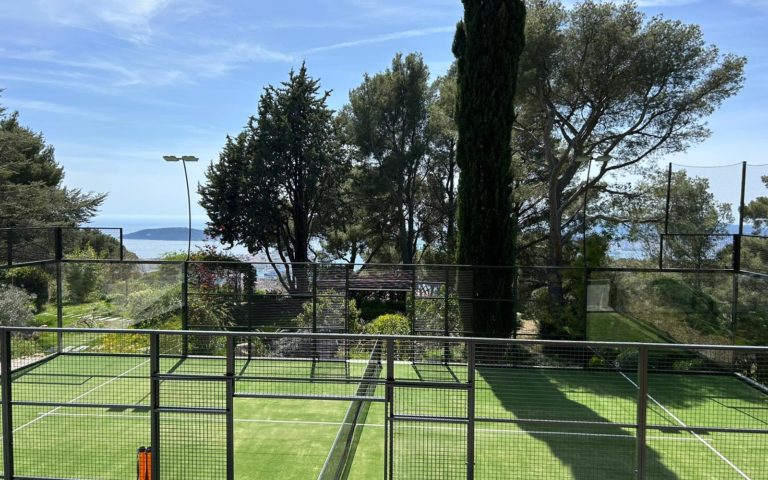 Construction d'un court de tennis à Nice