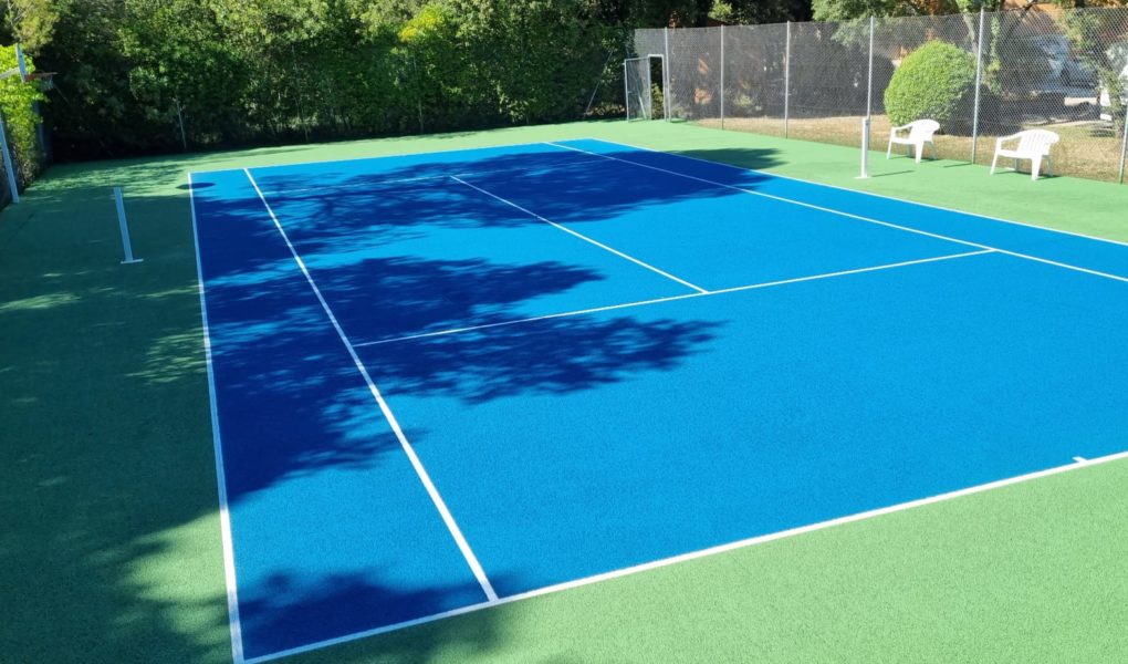 Construction d'un terrain de tennis en béton poreux à Nice