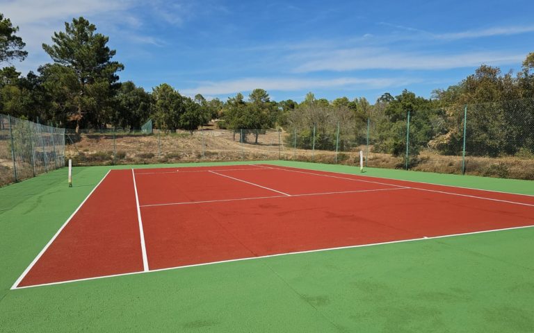 Construction d'un terrain de tennis en béton poreux à Nice