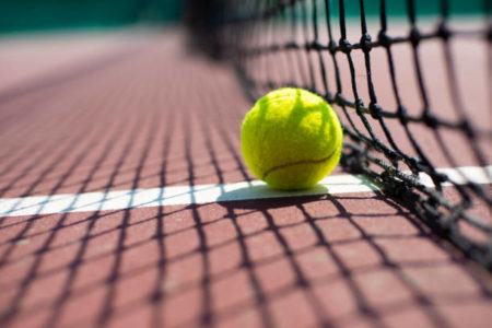 Construction d'un court de tennis en béton poreux à Toulon