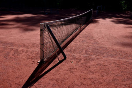 Construction d'un court de tennis à Toulon