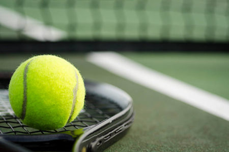 Construction d'un court de tennis en béton poreux à Toulon