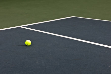 Construction d'un court de tennis en béton poreux à Toulon