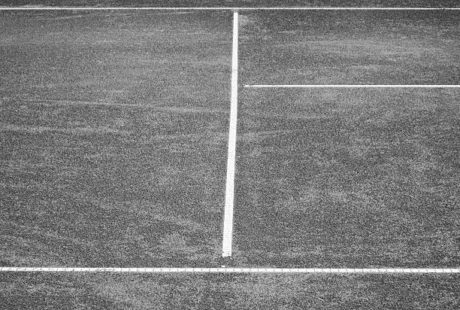 Construction d'un court de tennis en béton poreux à Toulon