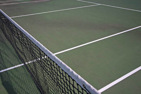 Construction d'un court de tennis en béton poreux à Toulon