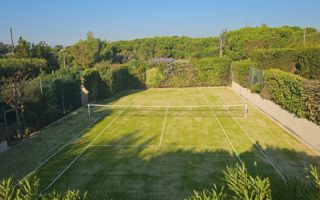 Construction d'un court et terrain de tennis en gazon synthétique