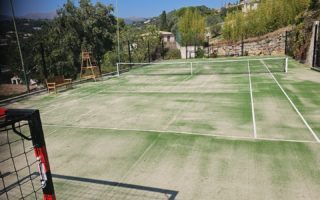 Construction d'un court et terrain de tennis en gazon synthétique