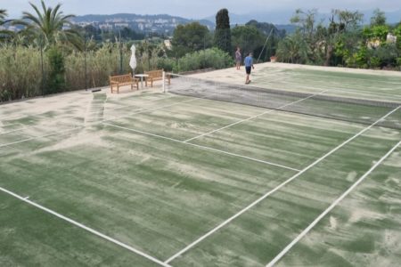 Construction d'un court et terrain de tennis en gazon synthétique