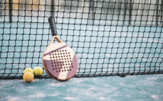 Construction d'un court de tennis en béton poreux à Nice