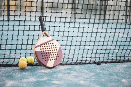 Construction d'un court de tennis en béton poreux à Nice