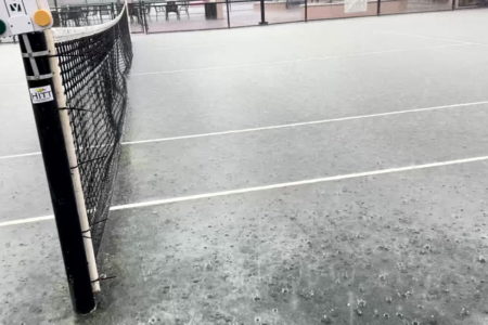 Construction d'un court de tennis en béton poreux à Nice