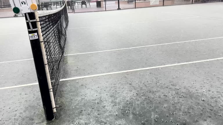 Construction d'un court de tennis en béton poreux à Nice