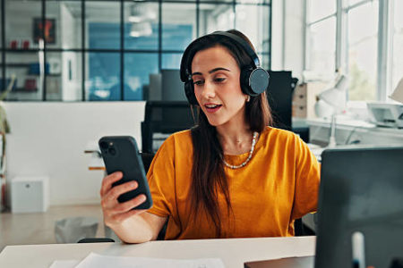 Dans un marché compétitif comme celui de Paris, créer une identité visuelle Paris est bien plus qu’une simple question de design.