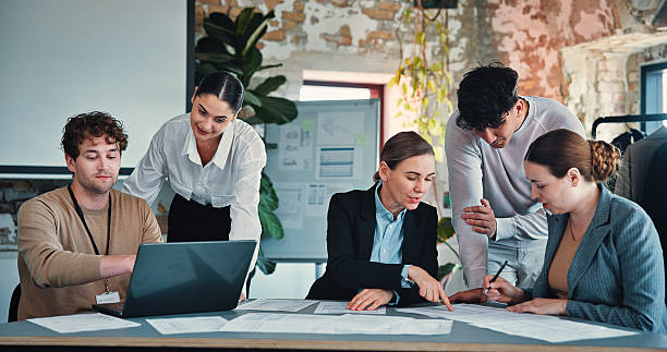 Pour toute entreprise ou marque souhaitant se démarquer à Paris, créer une identité visuelle Paris est une étape incontournable.