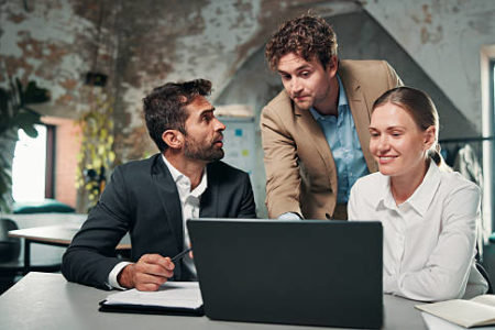 Créer une identité visuelle Paris avec cette approche offre une impression de modernité et de professionnalisme, essentielle pour séduire un