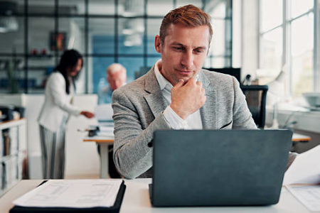 Une vidéo corporate Lyon permet d’augmenter naturellement la présence digitale de votre entreprise en renforçant son référencement