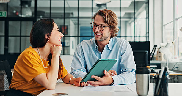 Pour évaluer correctement l’efficacité d’une vidéo corporate Lyon, il est essentiel de se concentrer sur des indicateurs précis