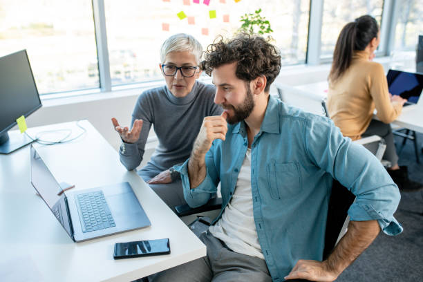 La première étape pour créer une identité visuelle Paris consiste à analyser en profondeur votre marque. En effet, une identité visuelle