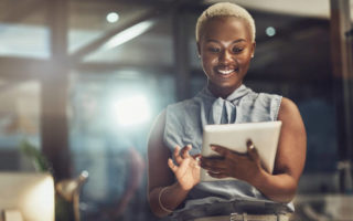 Dans un marché aussi concurrentiel que celui de Paris, créer une identité visuelle Paris est devenu un élément stratégique