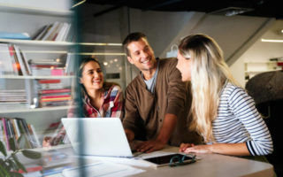 Avant même la production d’une vidéo corporate Lyon, il est crucial de définir des objectifs mesurables et réalistes. En effet,