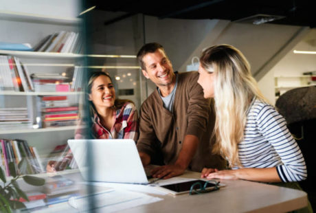 Avant même la production d’une vidéo corporate Lyon, il est crucial de définir des objectifs mesurables et réalistes. En effet,