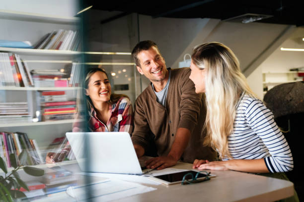 Avant même la production d’une vidéo corporate Lyon, il est crucial de définir des objectifs mesurables et réalistes. En effet,