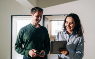 Une vidéo corporate Lyon peut également être adaptée en plusieurs formats courts pour correspondre aux usages mobiles actuels