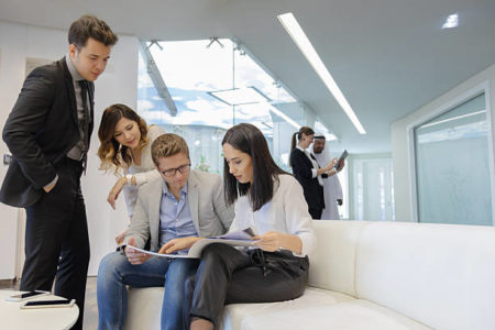 Pour les entreprises locales, la création d’une vidéo corporate Lyon est particulièrement pertinente car elle permet de