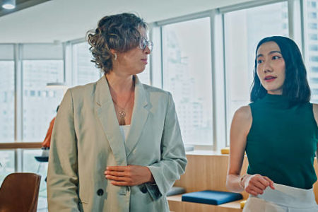 L’une des premières erreurs consiste à lancer la production d’une vidéo corporate Lyon sans définir précisément les objectifs