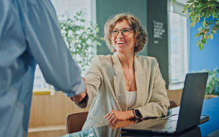 Pour une vidéo corporate Lyon, il est préférable de privilégier un format court et impactant qui transmet l’essentiel