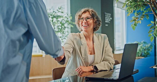 Pour une vidéo corporate Lyon, il est préférable de privilégier un format court et impactant qui transmet l’essentiel