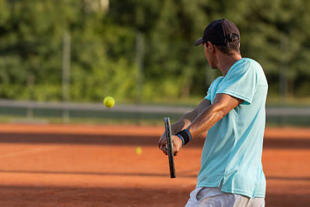 construction court de tennis en terre battue à Fréjus