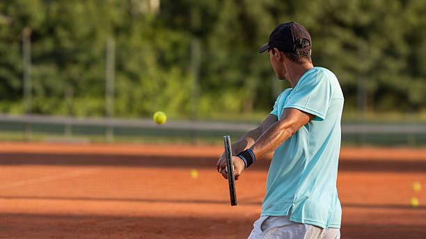 construction court de tennis en terre battue à Fréjus